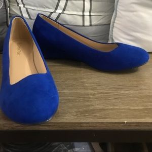 New Royal blue Wedge dress shoes. 9 1/2